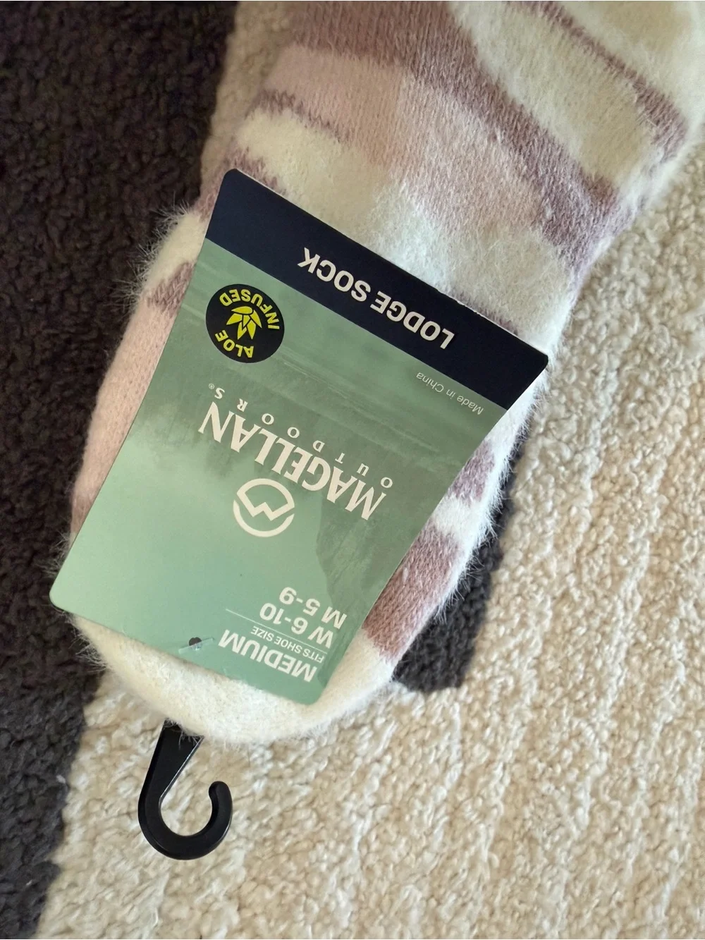 Magellan Outdoors Women's Cream & Pink Fuzzy Lodge Socks
